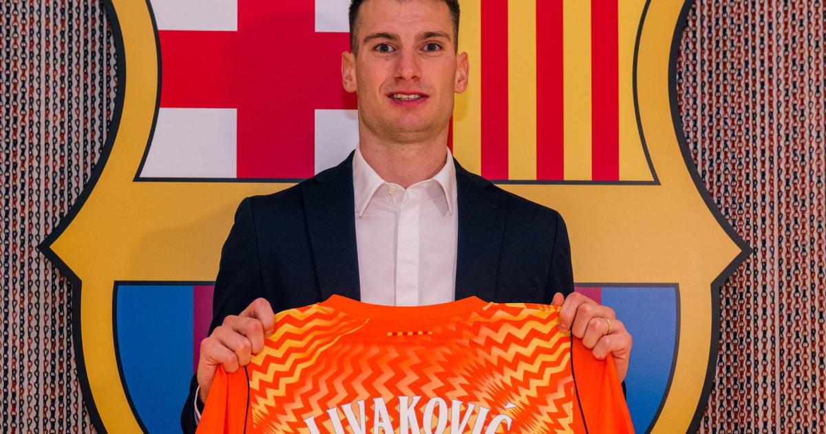 Barcelona anuncia goleiro Livakovic, destaque da Croácia no Mundial de 2022