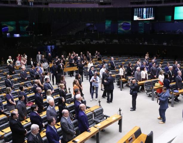 Número de mulheres candidatas a deputada federal cai 24% em 2026