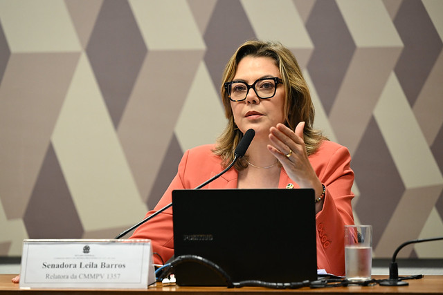 AO VIVO | Comissão vota relatório da MP que zera a "taxa das blusinhas"