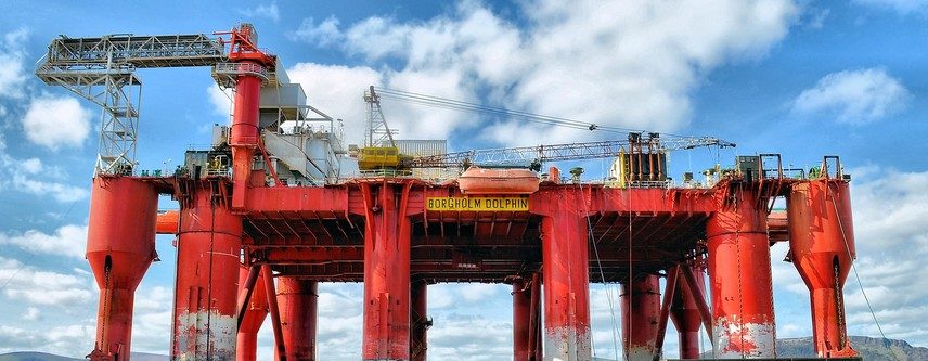 Petróleo se aproxima de US$ 100 com aumento da tensão entre EUA e Irã