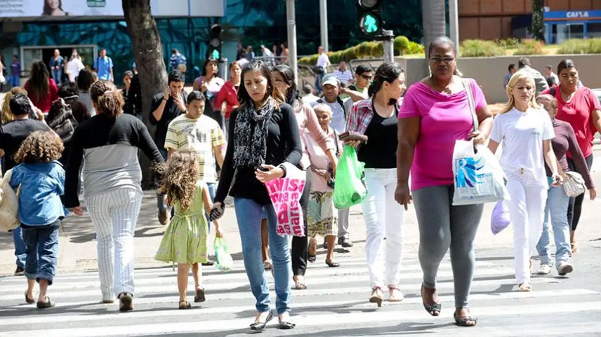 População do Brasil chega a 214,2 milhões em 2026, diz IBGE