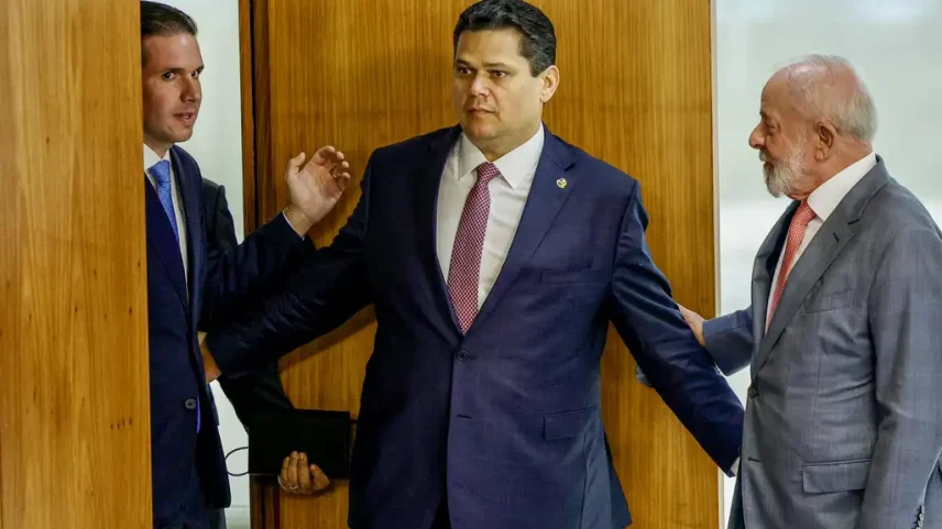 Presidente do Senado anuncia avanço de fim da 6x1 e PEC da Segurança