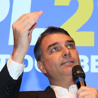Flávio Bolsonaro propõe tirar universidades federais do MEC