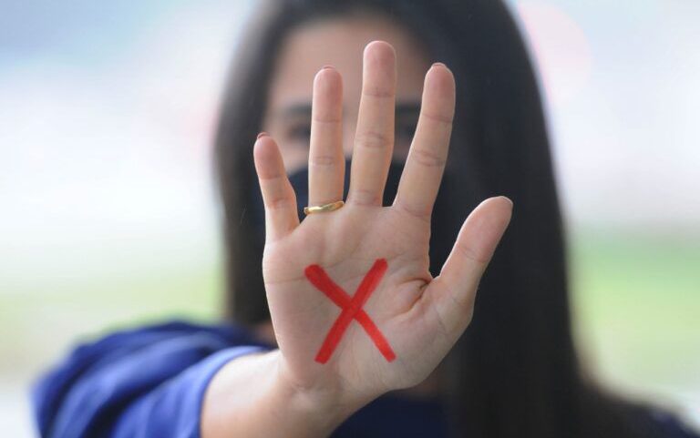 Violência contra a mulher: Ligue 180 supera 1 milhão de atendimentos