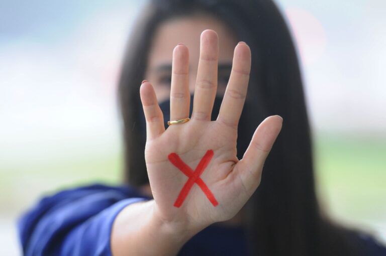 Violência contra a mulher: Ligue 180 supera 1 milhão de atendimentos