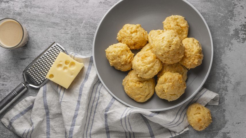 Dia do Pão de Queijo: tradição movimenta mais de R$ 10 bi na economia