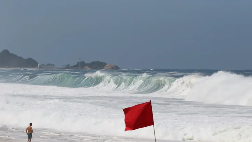 Marinha emite alerta de ressaca com ondas de 3 metros no Rio de Janeiro