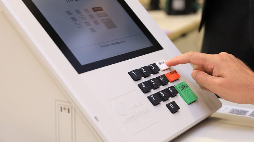 Eleitores tem até hoje para solicitar voto em trânsito
