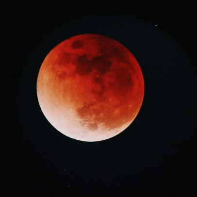 Eclipse lunar quase total será visto no Brasil nesta quinta