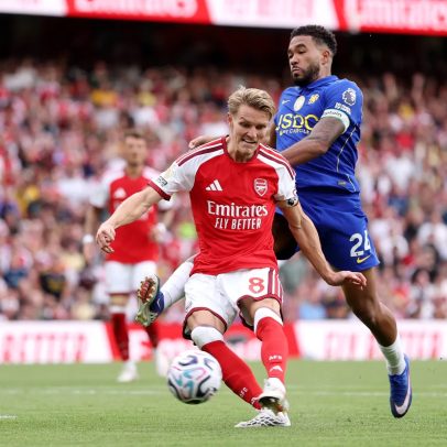 Com lei do ex, Arsenal vira sobre o Chelsea e mantém 100% na PL