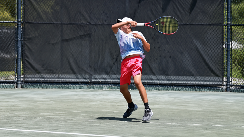 Quem é Teodor Davidov, tenista ambidestro que chamou atenção no US Open Jr