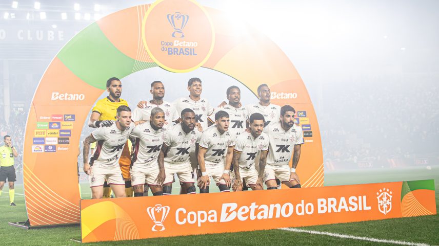 Vitória x Vasco: onde assistir, escalações e arbitragem