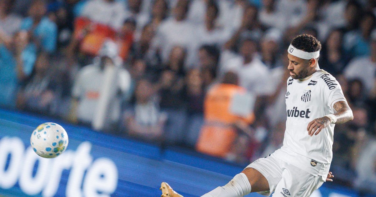 Neymar detona gramado da Vila Belmiro: “Trabalho de m****”