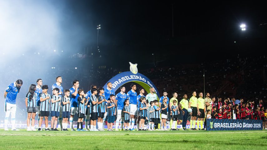 Renê decide, Vitória bate Grêmio e encerra jejum no Barradão