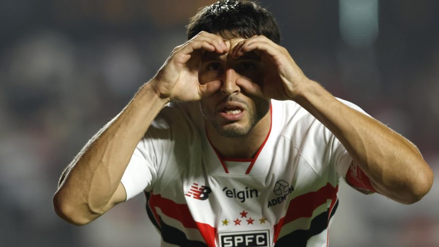 Calleri converte pênalti e São Paulo encerra jejum de três jogos sem vencer