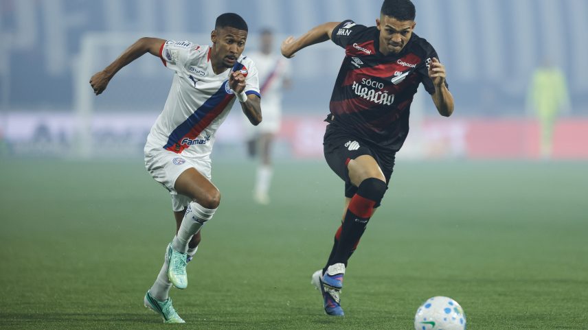 Mycael defende pênalti nos acréscimos, e Athletico vence o Bahia