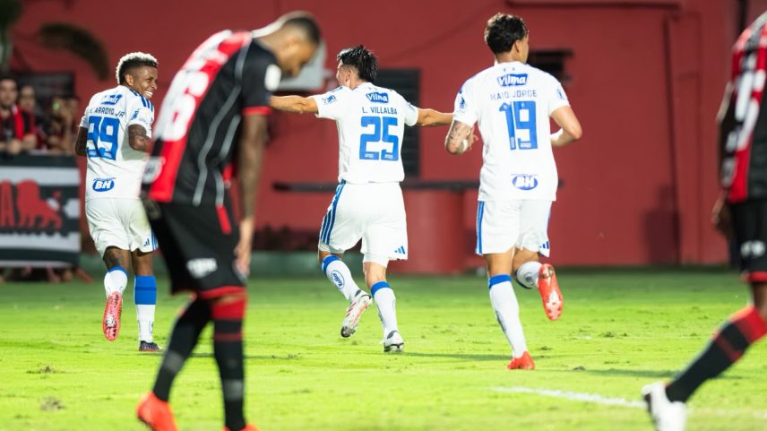Cruzeiro vira no Barradão e encerra jejum de dez anos diante do Vitória