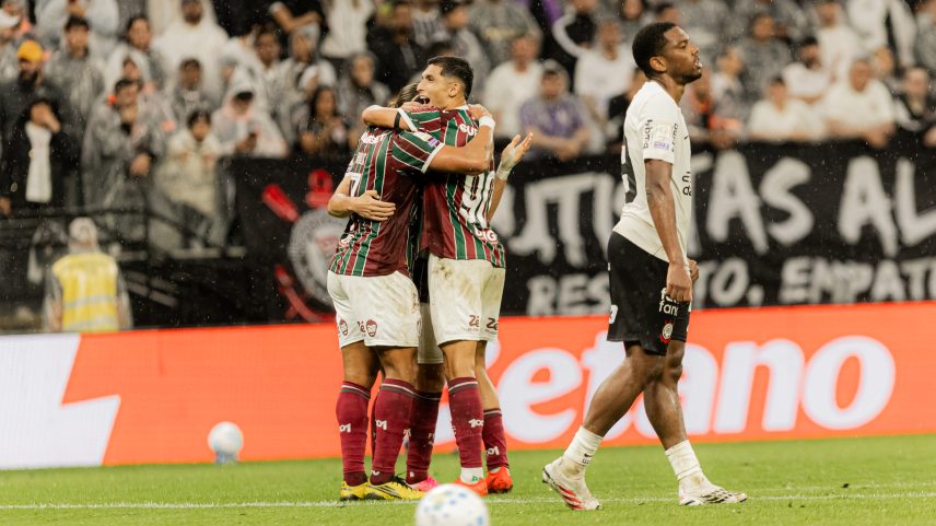 Hulk faz dois, e Corinthians chega à sexta derrota seguida sob pressão na Neo Química