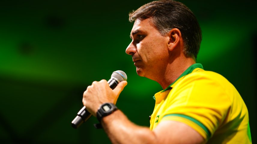 Chapa de Lula aciona TSE e alega irregularidades na campanha de Flávio
