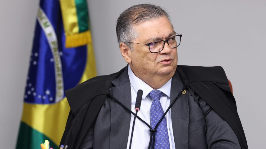 Dino manda PF investigar ataques a imagens religiosas pelo país