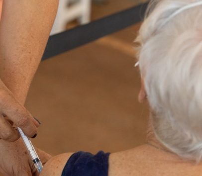 SUS amplia vacinação contra a pneumonia; saiba quem deve receber novo imunizante