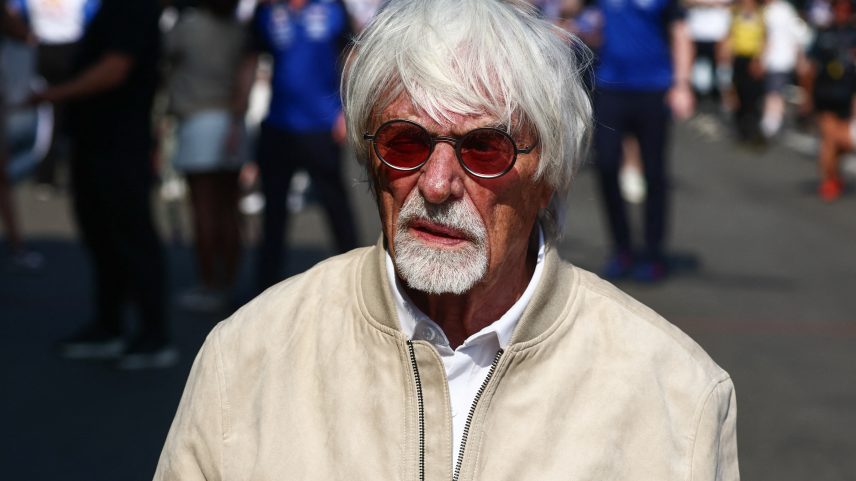 Ex-chefe da F1 é detido por porte de espingarda em avião particular