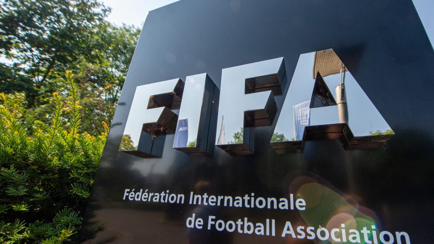 Com US$ 6 bi em caixa, Fifa é pressionada a aumentar repasses