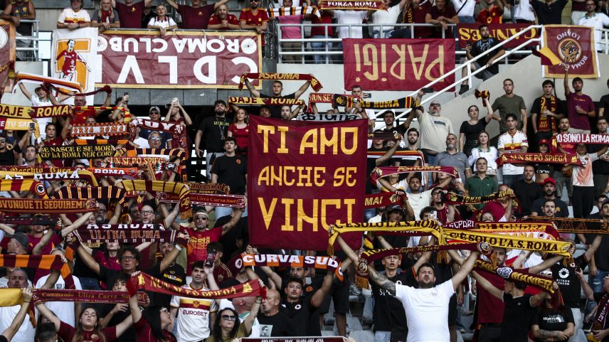 Torcedores da Roma são banidos de estádios após saudação fascista