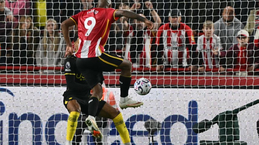 Brasileiro marca, Brentford bate o Chelsea e sobe ao terceiro lugar