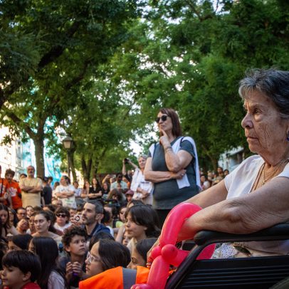 Despejo de mulher após 70 anos na mesma casa expõe crise de moradia em Madri