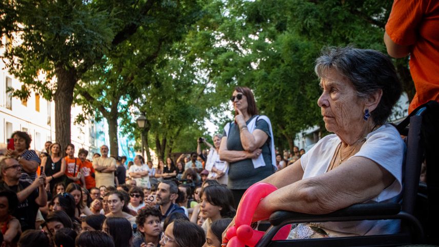 Despejo de mulher após 70 anos na mesma casa expõe crise de moradia em Madri