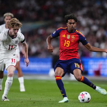 Espanha vira sobre a Inglaterra em Wembley e estreia com vitória