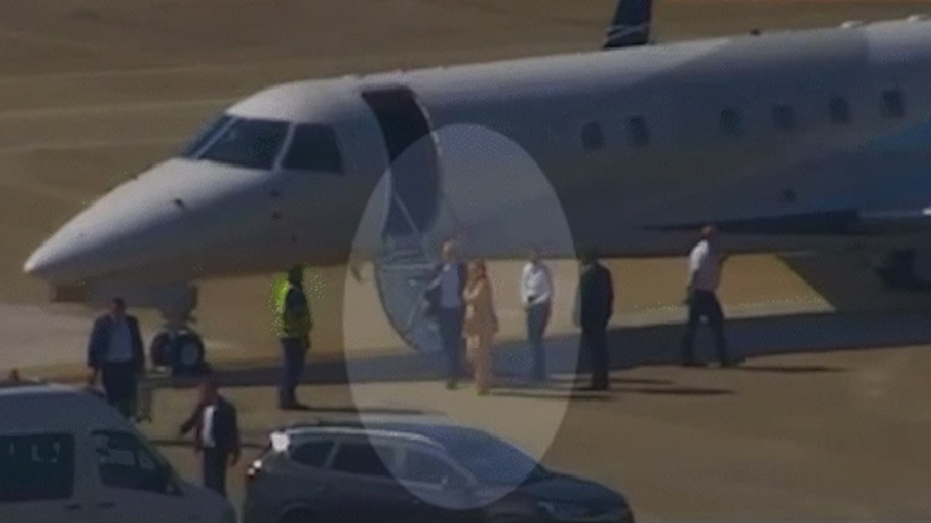 Moraes e esposa aparecem descendo de avião ligado a Vorcaro, diz jornal