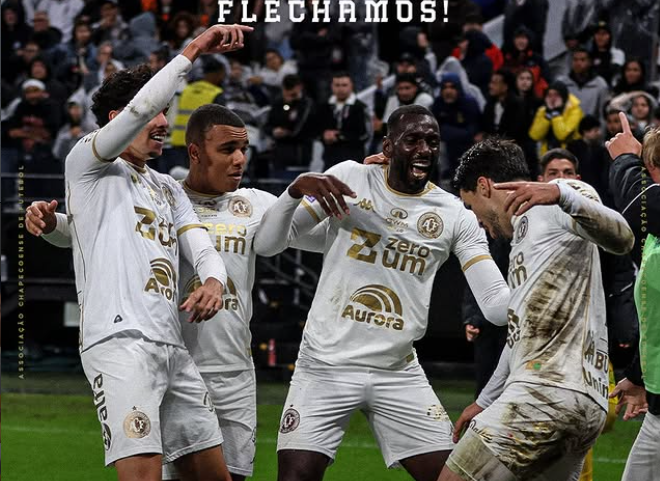 Marcinho faz dois, Chape vira sobre Corinthians e amplia jejum