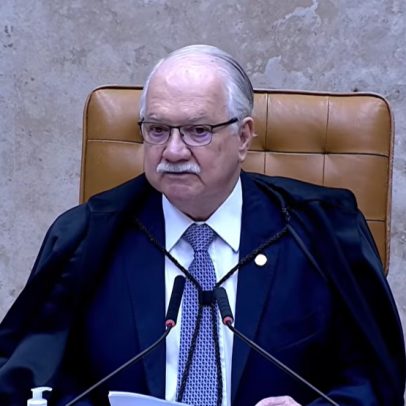Fachin adia julgamento sobre ministro André Mendonça
