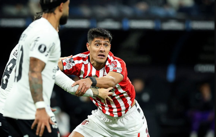 Memphis isola pênalti e Corinthians cai na Libertadores