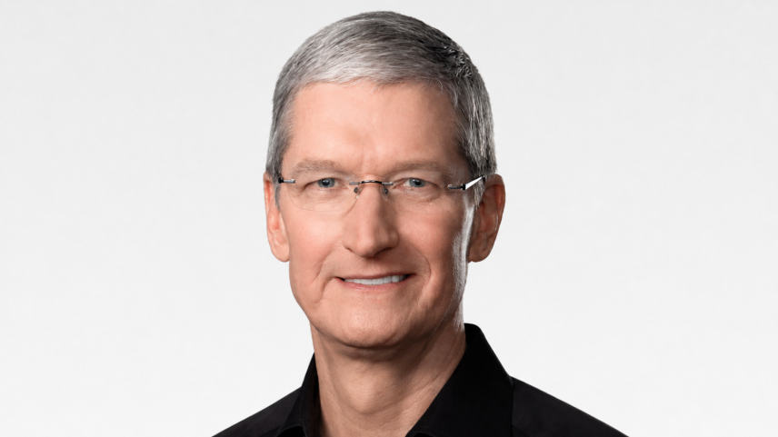Foto do ex-CEO da Apple Tim cook com uma camiseta preta em um fundo branco