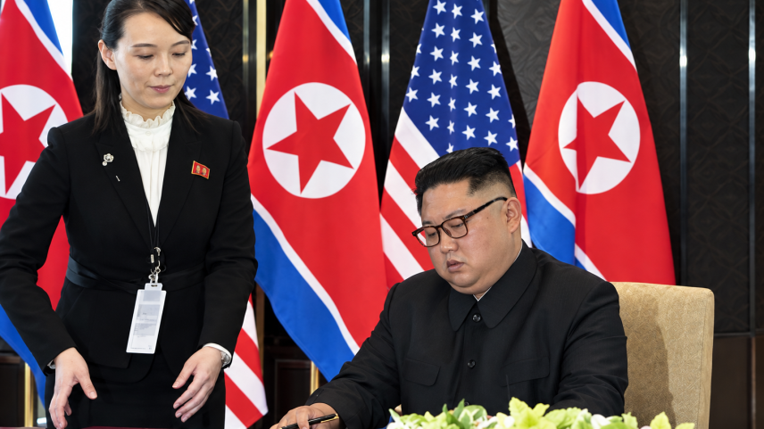 Irmã de Kim Jong Un chama de "idiota" quem espera desnuclearização da Coreia do Norte