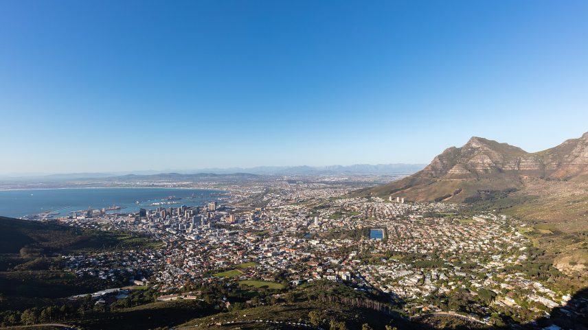 Atiradores matam ao menos 27 pessoas em dois ataques na África do Sul