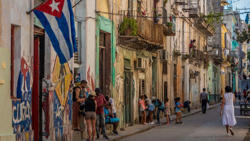 Cuba retoma energia em parte da ilha após 24 horas de apagão