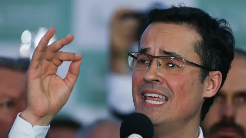Campanha de Deltan Dallagnol ao Senado é suspensa pelo TSE