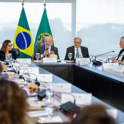 "Eu, pessoalmente, acabo com as bets", diz Lula em reunião