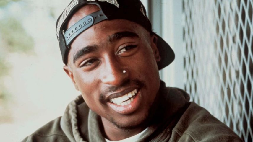 Rapper norte-americano Tupac Shakur | Foto: Britannica