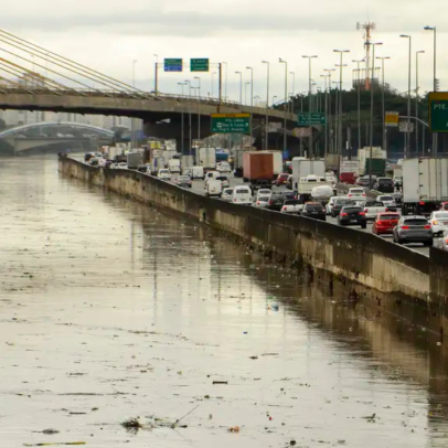 Marginal Tietê é bloqueada após fortes chuvas em São Paulo