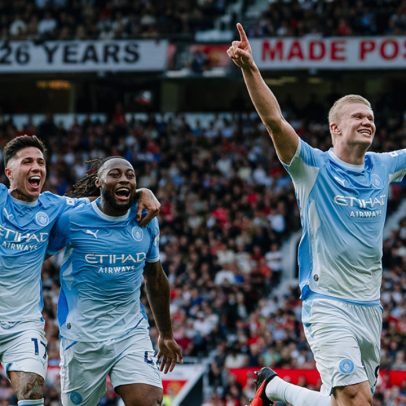Com um a menos, City bate United e segue 100% na Premier League