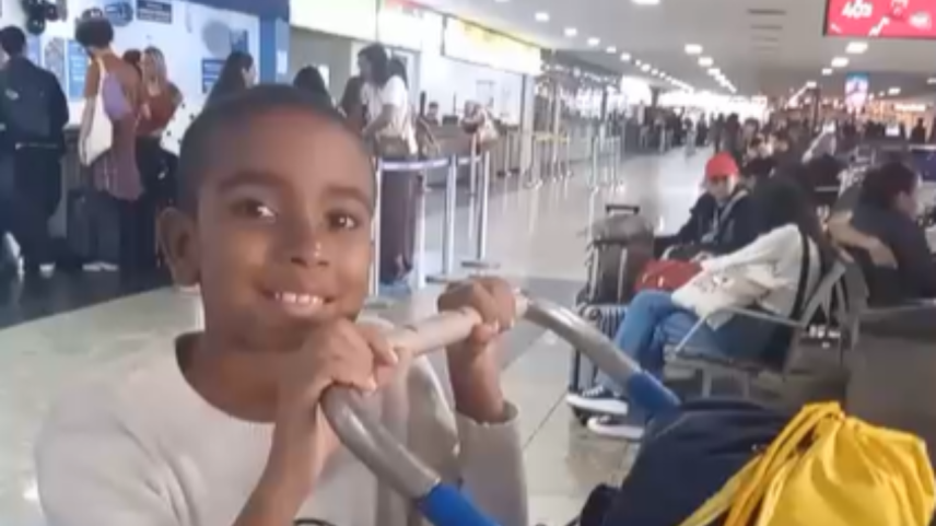 Alvinho, prodígio de 10 anos, volta a estudar após deixar abrigo no Rio