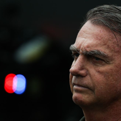 TSE proíbe santinhos com imagem de Jair Bolsonaro durante campanha