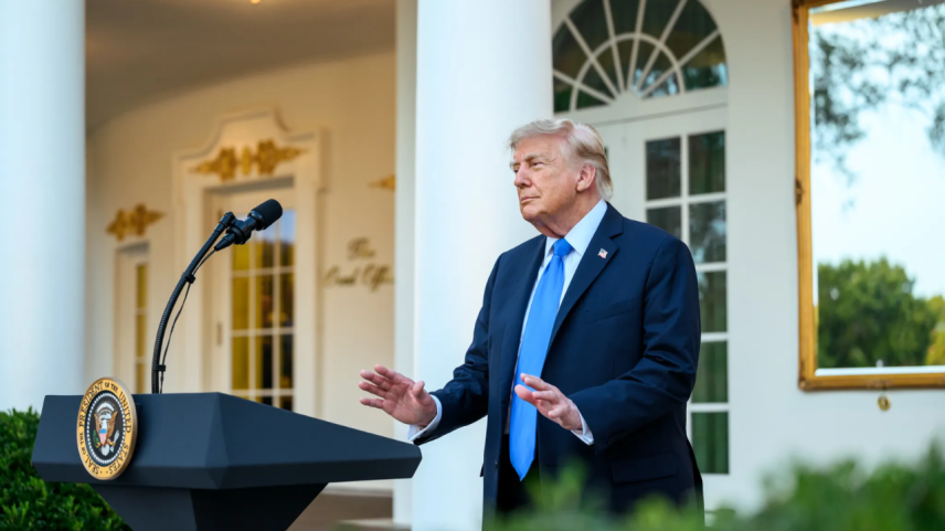 Emissoras dos EUA suspendem cobertura da Casa Branca após veto de Trump