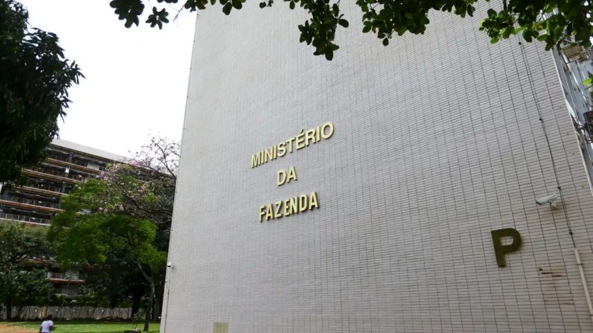 Governo reduz congelamento de verbas, mas prevê déficit maior em 2026