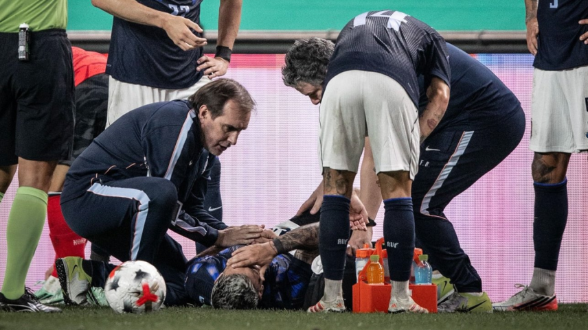 Arrascaeta fratura punho em goleada do Uruguai contra a Coreia do Sul